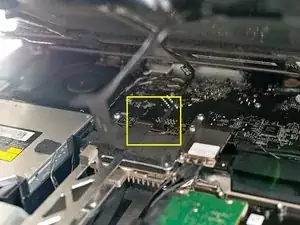 Pernos del conector de alimentación de pantalla rota