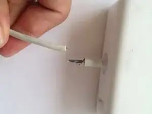 Cómo Reparar un Cable Dañado de un Adaptador de Corriente Apple