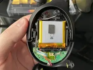 Cómo Acceder a la Batería dentro de un Sony H.ear en 3