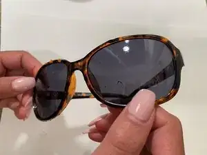 Cómo eliminar unos arañazos en unas gafas de sol