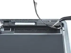 Desmontaje del cable de la antena izquierda del iPad Pro de 9,7"