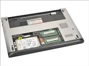 Extracción del disco duro Dell Vostro V131