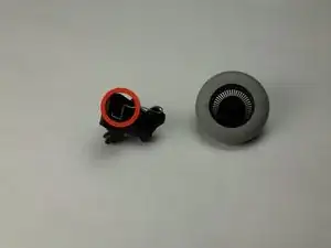 Desmontaje de la rueda de desplazamiento del ratón Logitech MBJ58 del soporte