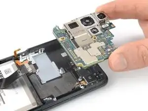 Cómo quitar el conjunto de la placa base en el Samsung Galaxy S21 Ultra