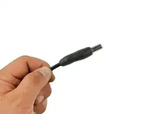 Cómo reparar un cable adaptador de corriente Dell deshilachado