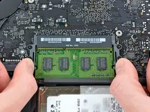 Reemplazo de la RAM del MacBook Unibody Model A1342