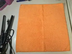 Cómo limpiar una plancha de mano