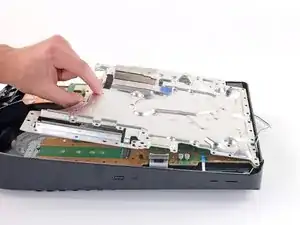 Cómo quitar la placa protectora superior en una PlayStation 5