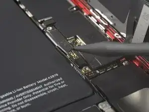 Cómo desconectar la batería del iPhone SE 2022