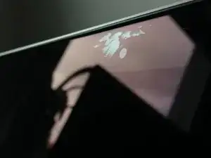 Cómo arreglar un "Staingate" (problema de manchas en la pantalla) en un Apple MacBook