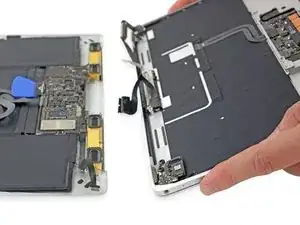 Extracción del ensamblaje de la caja inferior