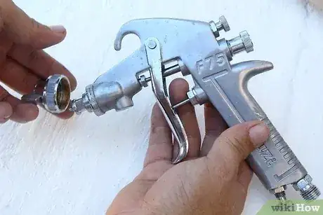 صورة عنوانها Paint Over a Chrome Surface Step 17
