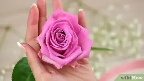 صورة عنوانها Make a Wrist Corsage Step 14