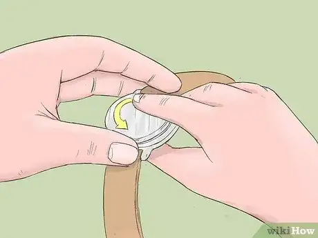صورة عنوانها Pry off a Watch Backing Without Proper Tools Step 8