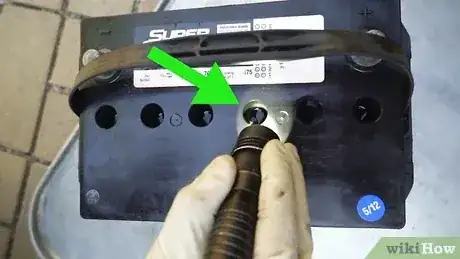صورة عنوانها Check Car Battery Water Levels Step 7