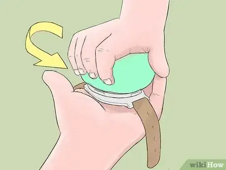 صورة عنوانها Pry off a Watch Backing Without Proper Tools Step 7