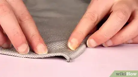 صورة عنوانها Do a Simple Coin Magic Trick Step 16