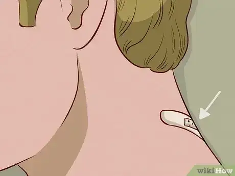 صورة عنوانها Remove a Skin Tag from Your Neck Step 13