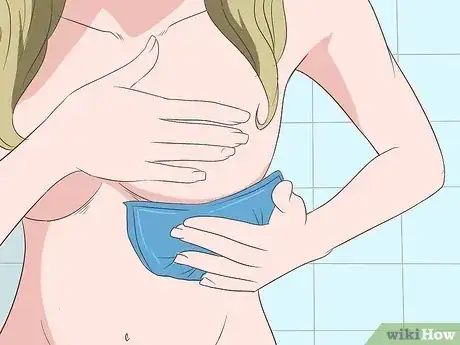 صورة عنوانها Get Rid of a Rash Under Breasts Step 1