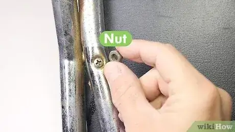صورة عنوانها Remove a Stuck Screw Step 12