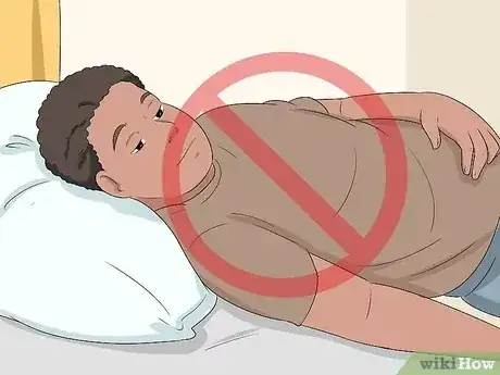 صورة عنوانها Stay Awake All Night at a Sleepover Step 2