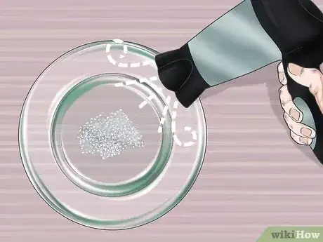 صورة عنوانها Apply Vampire Fangs Without Glue Step 8