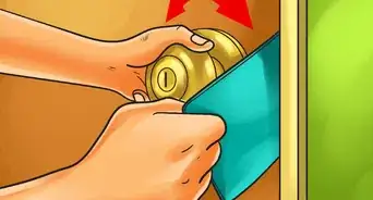 فتح الباب بسكين