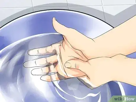 صورة عنوانها Heal a Scratched Cornea Step 12