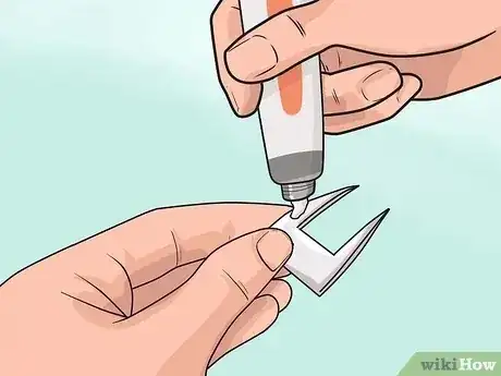 صورة عنوانها Make Vampire Fangs Step 11