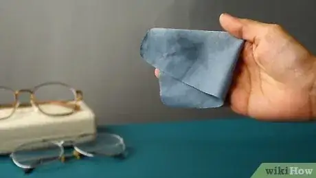 صورة عنوانها Fix Scratched Glasses Step 2