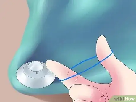 صورة عنوانها Remove a Security Tag from Clothing Step 3