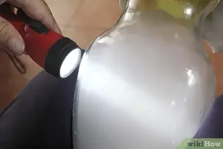 صورة عنوانها Make a Cloud in a Bottle Step 8