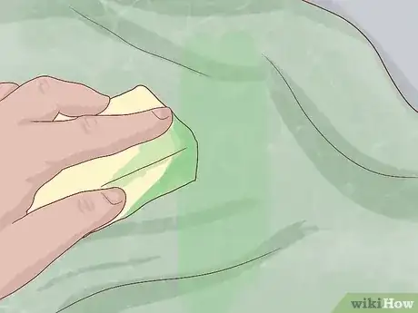 صورة عنوانها Paint Faux Leather Step 10