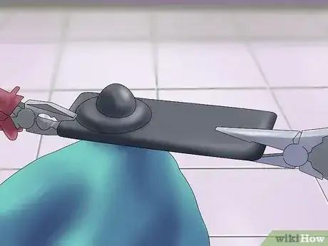 صورة عنوانها Remove a Security Tag from Clothing Step 21