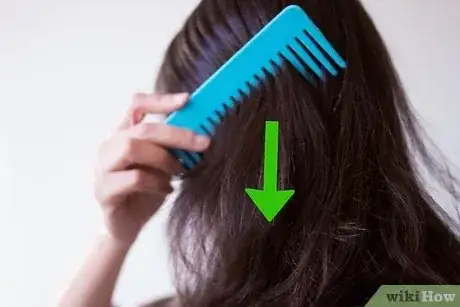 صورة عنوانها Make a Bun Step 6