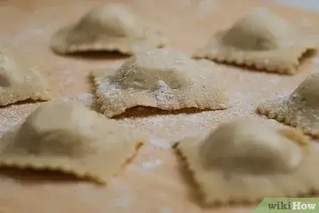 Gambar berjudul Cook Ravioli Step 2