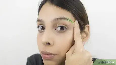 Gambar berjudul Shape Your Eyebrows with a Razor Step 11