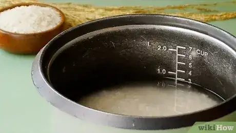 Gambar berjudul Cook Rice in a Rice Cooker Step 4