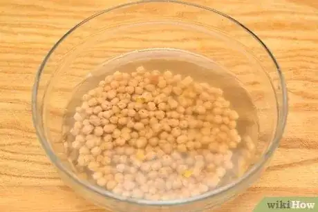 Gambar berjudul Cook Dried Chickpeas Step 9