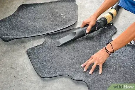 Gambar berjudul Remove Odors from Your Car Step 4Bullet1