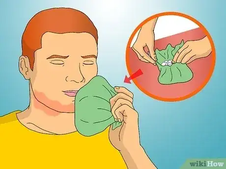 Gambar berjudul Get Rid of Razor Burn Fast Step 1