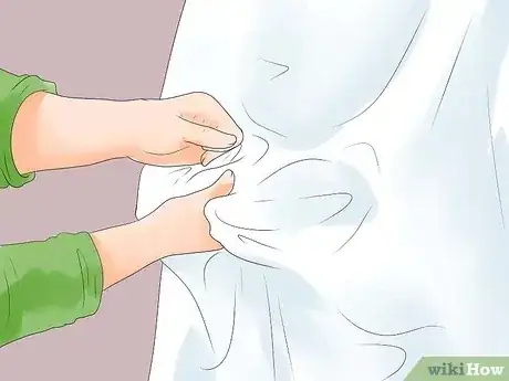 Gambar berjudul Bustle a Wedding Dress Step 12