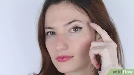 Gambar berjudul Lift One Eyebrow Step 7