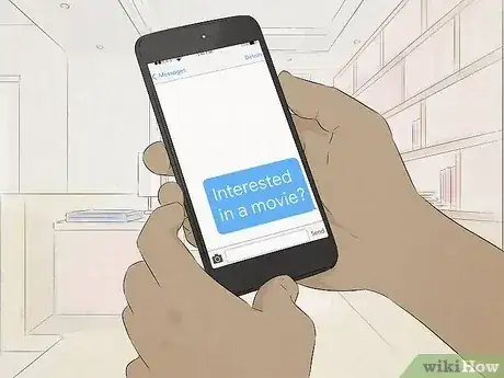 Gambar berjudul Ask a Girl Out over Text Step 3