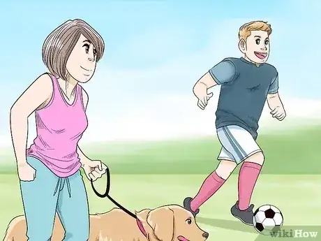 Gambar berjudul Flirt with a Guy Step 4