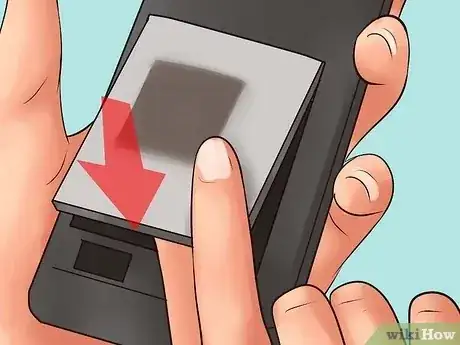 Gambar berjudul Install a SIM Card in an Android Step 5