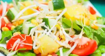 Membuat Salad Sayuran