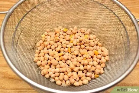 Gambar berjudul Cook Dried Chickpeas Step 10