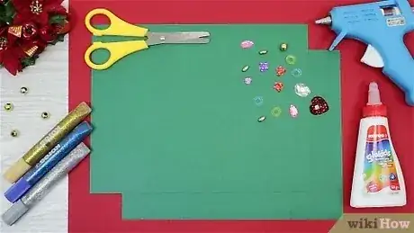 Gambar berjudul Make a Paper Christmas Tree Step 1
