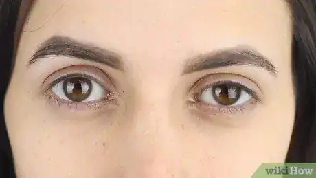 Gambar berjudul Fill in Eyebrows Step 18